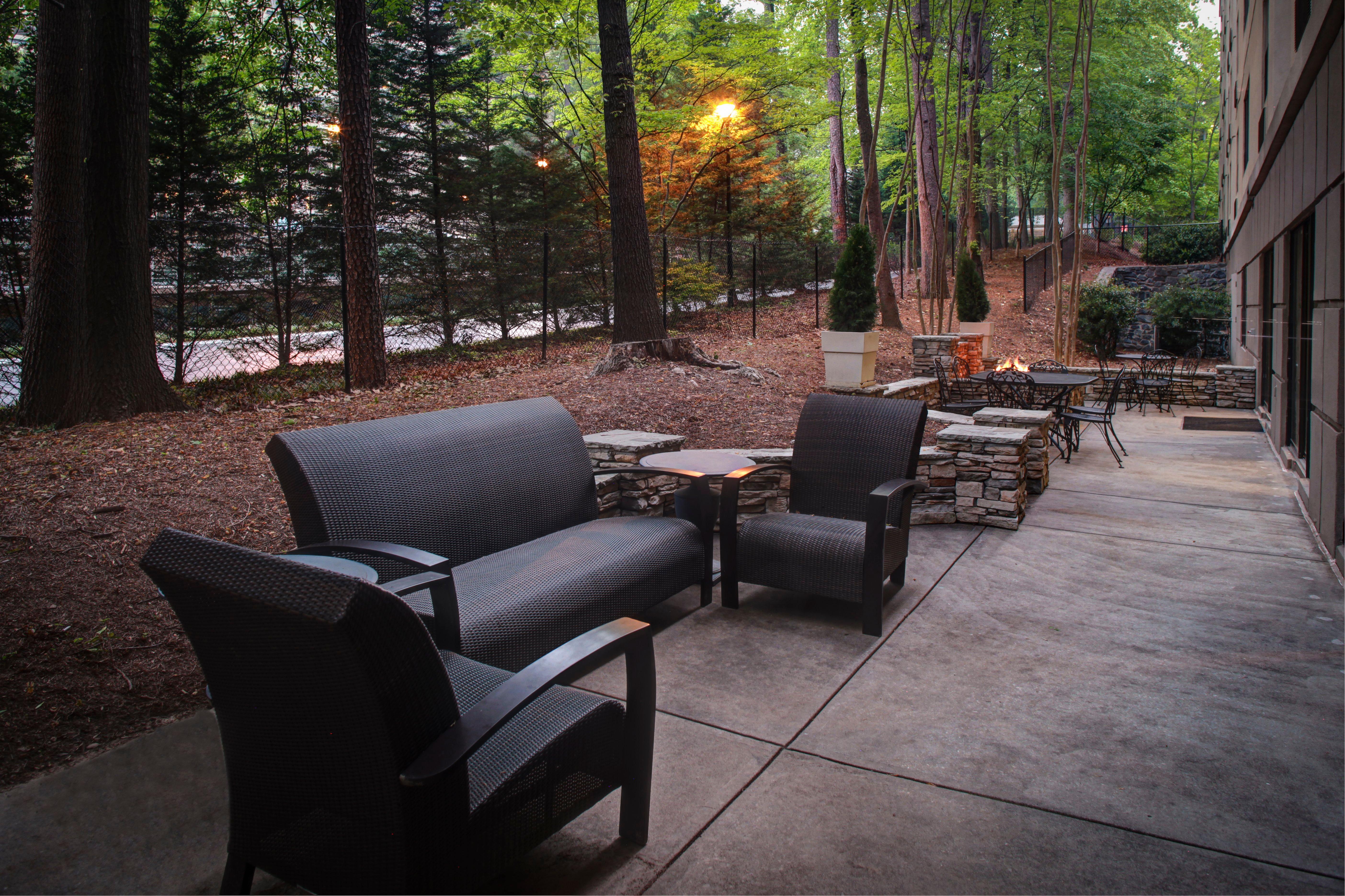 Holiday Inn Express Hotel & Suites Atlanta Buckhead By Ihg Экстерьер фото
