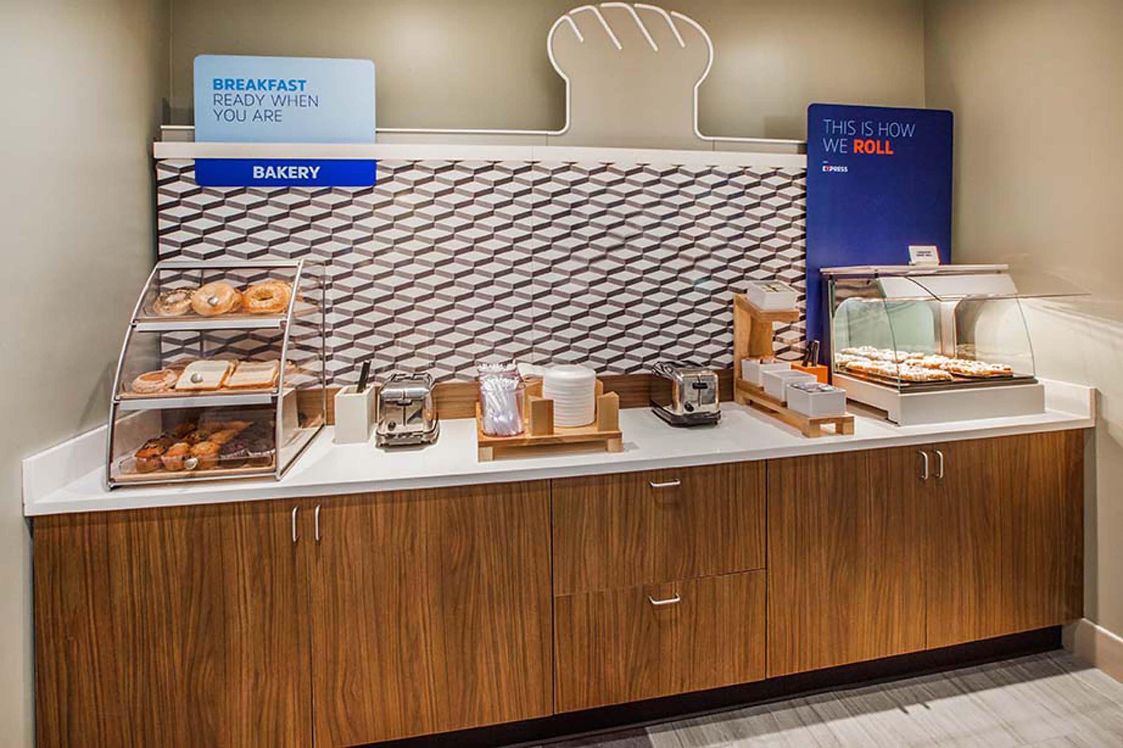 Holiday Inn Express Hotel & Suites Atlanta Buckhead By Ihg Экстерьер фото