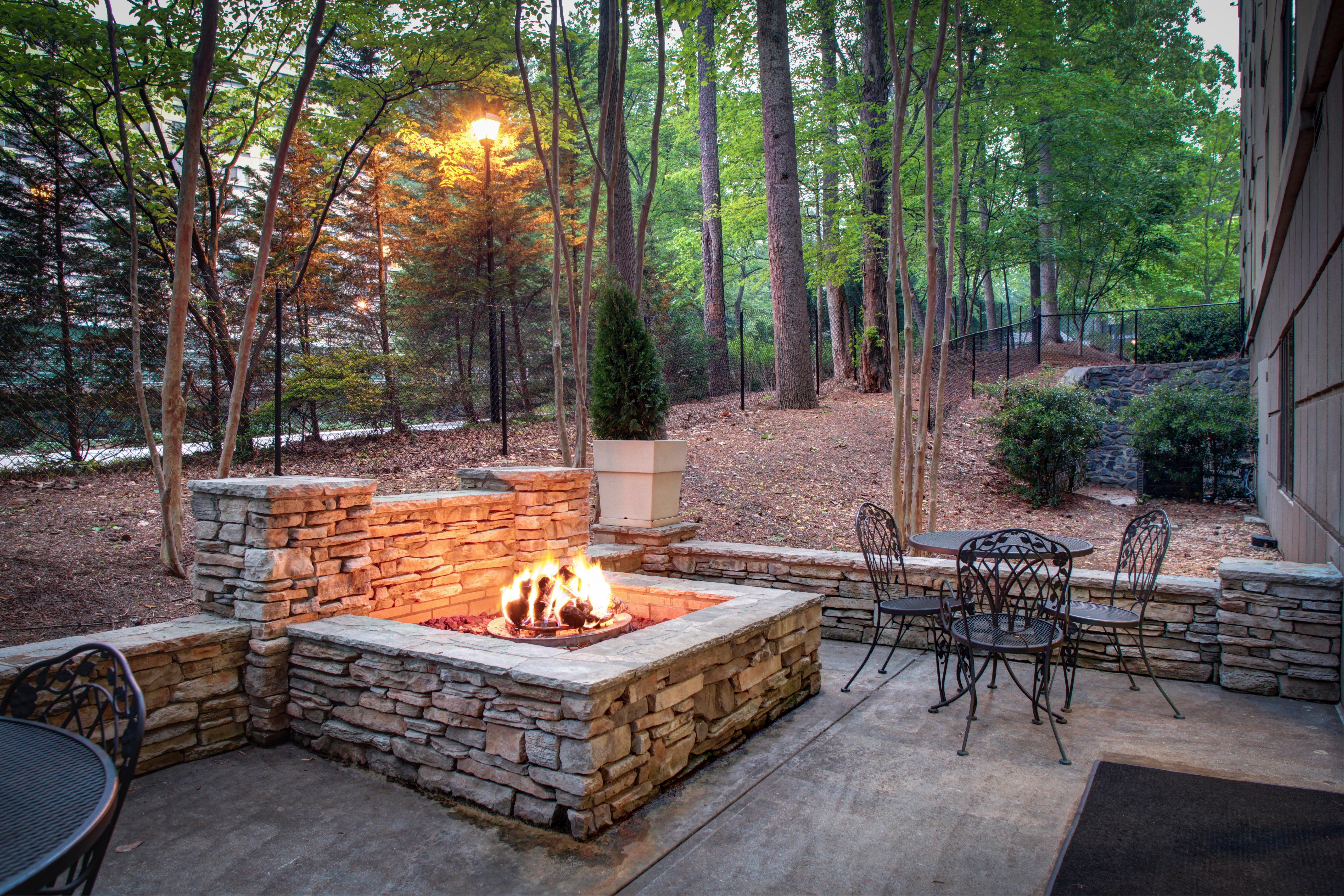 Holiday Inn Express Hotel & Suites Atlanta Buckhead By Ihg Экстерьер фото