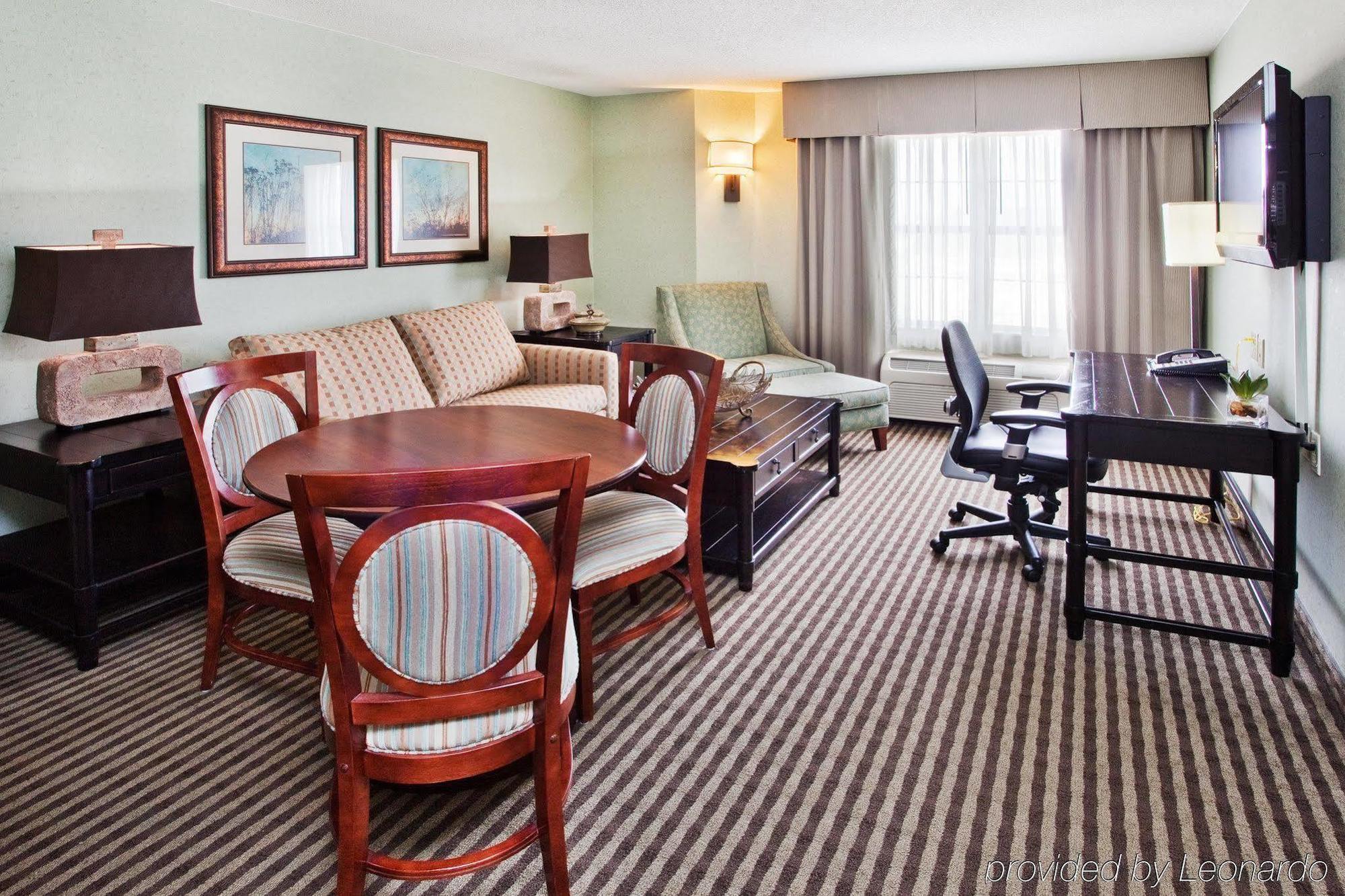 Holiday Inn Express Hotel & Suites Atlanta Buckhead By Ihg Экстерьер фото
