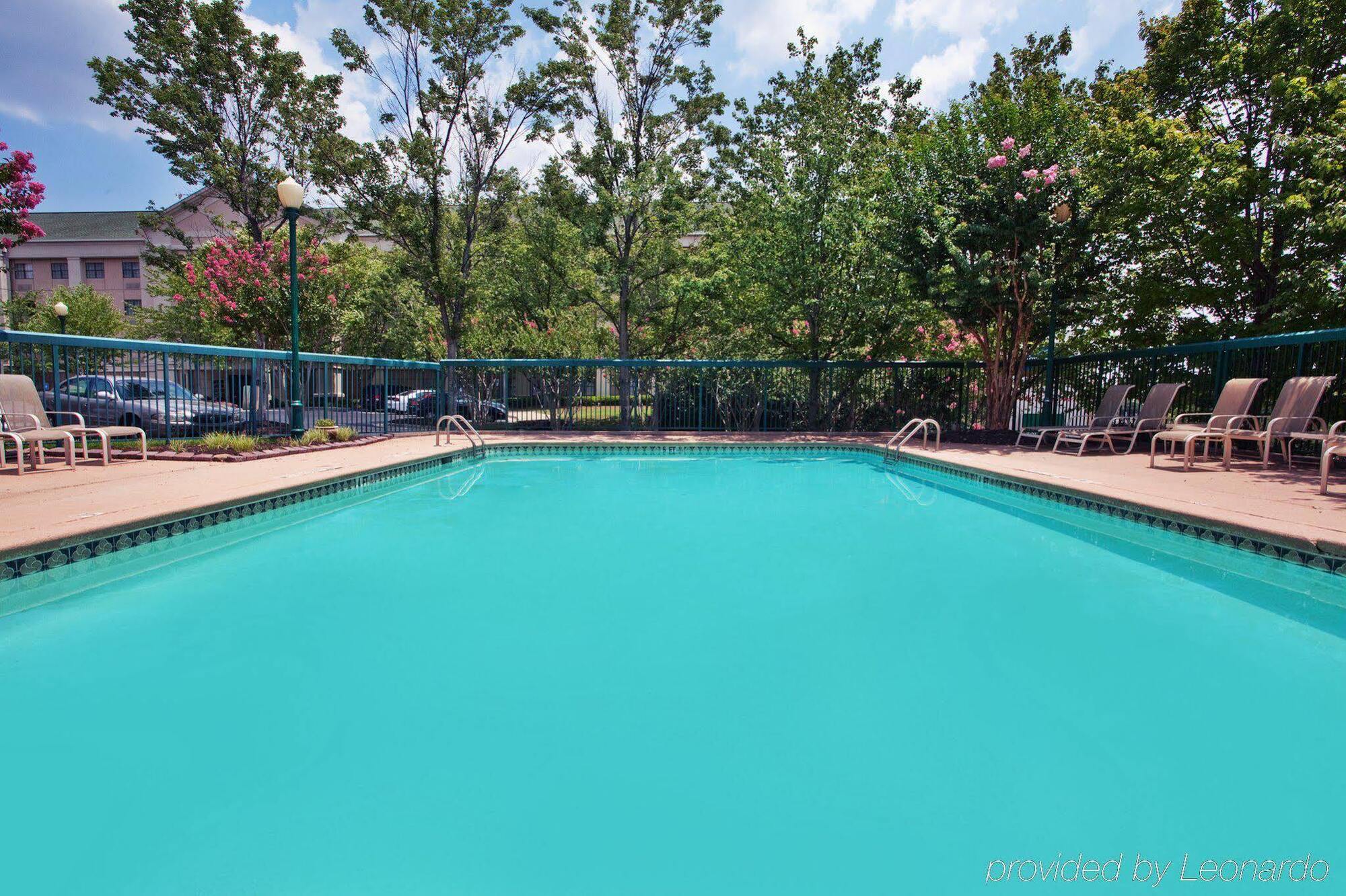 Holiday Inn Express Hotel & Suites Atlanta Buckhead By Ihg Экстерьер фото